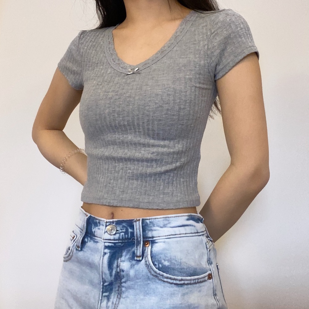 Grey ribbed v neck t shirt